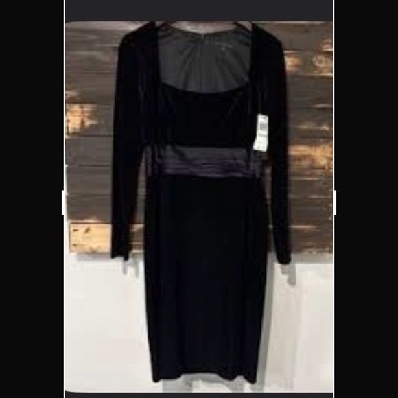 David Meister Dresses & Skirts - David Meister Vintage Velvet Cocktail Dress